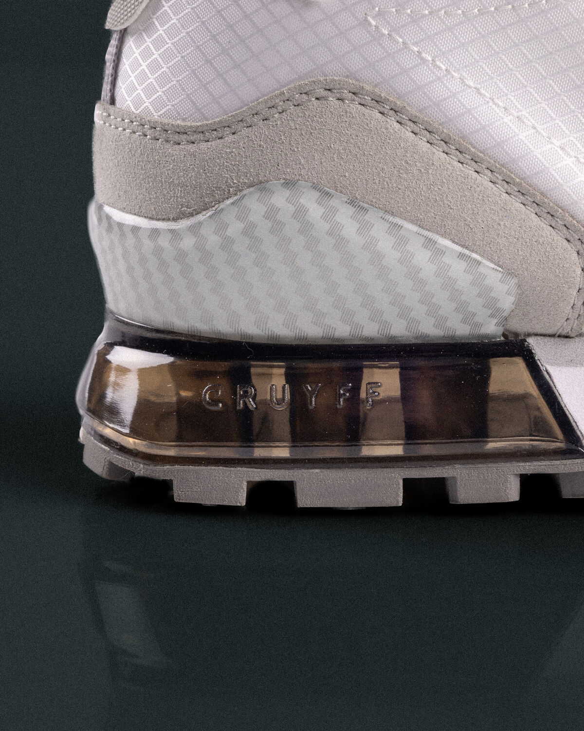 Superbia, White, hi-res