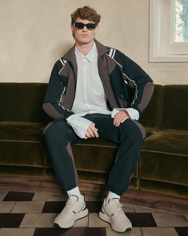 Icon League Tracktop