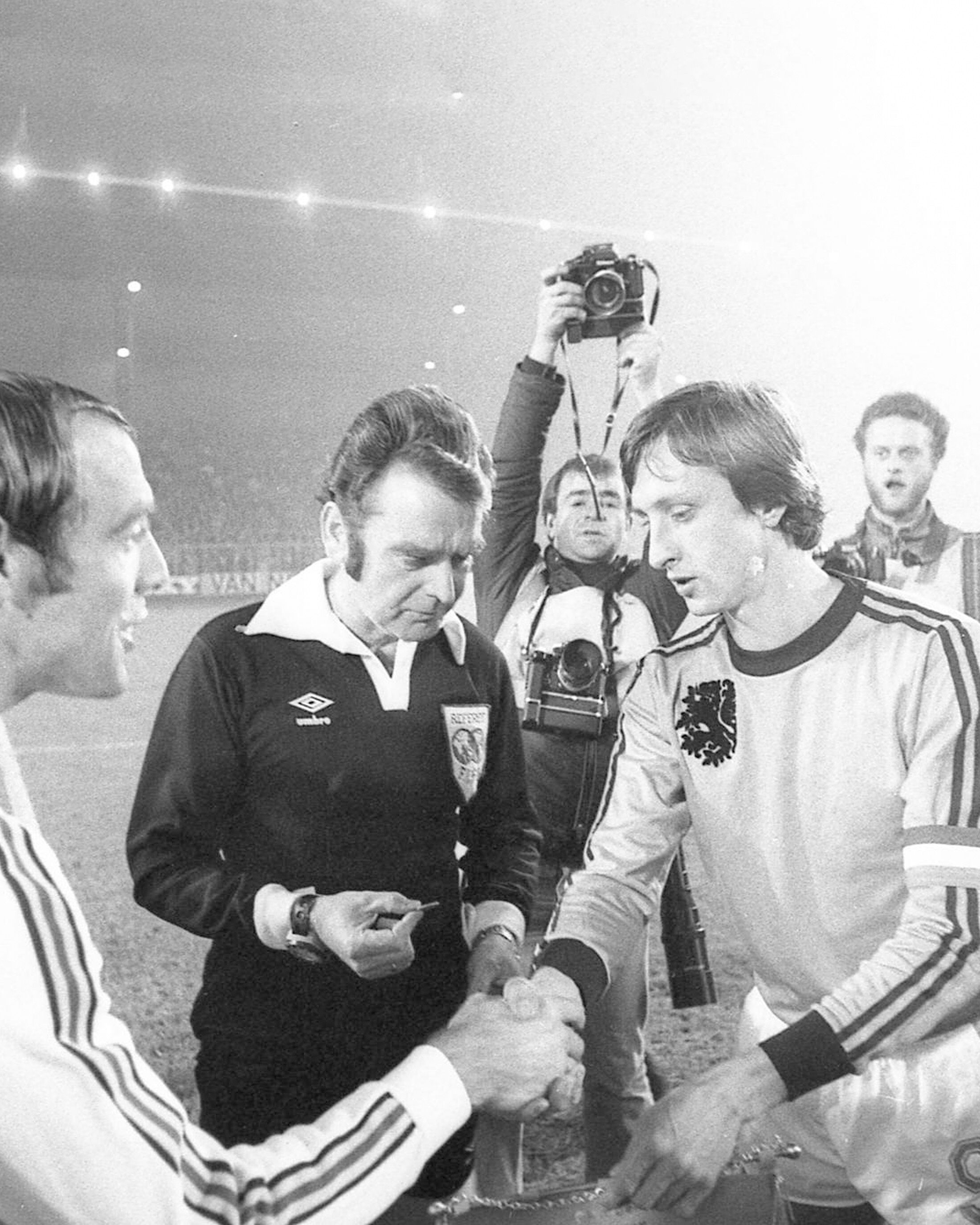 Shop World Cup Tee LS | Official Cruyff Webshop