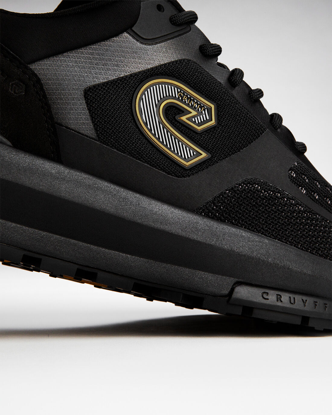 Trending clearance takkies 2019