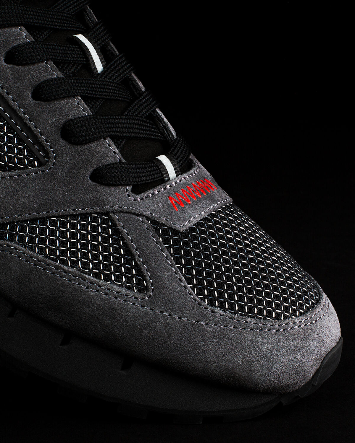 Altius, Black/Red, hi-res