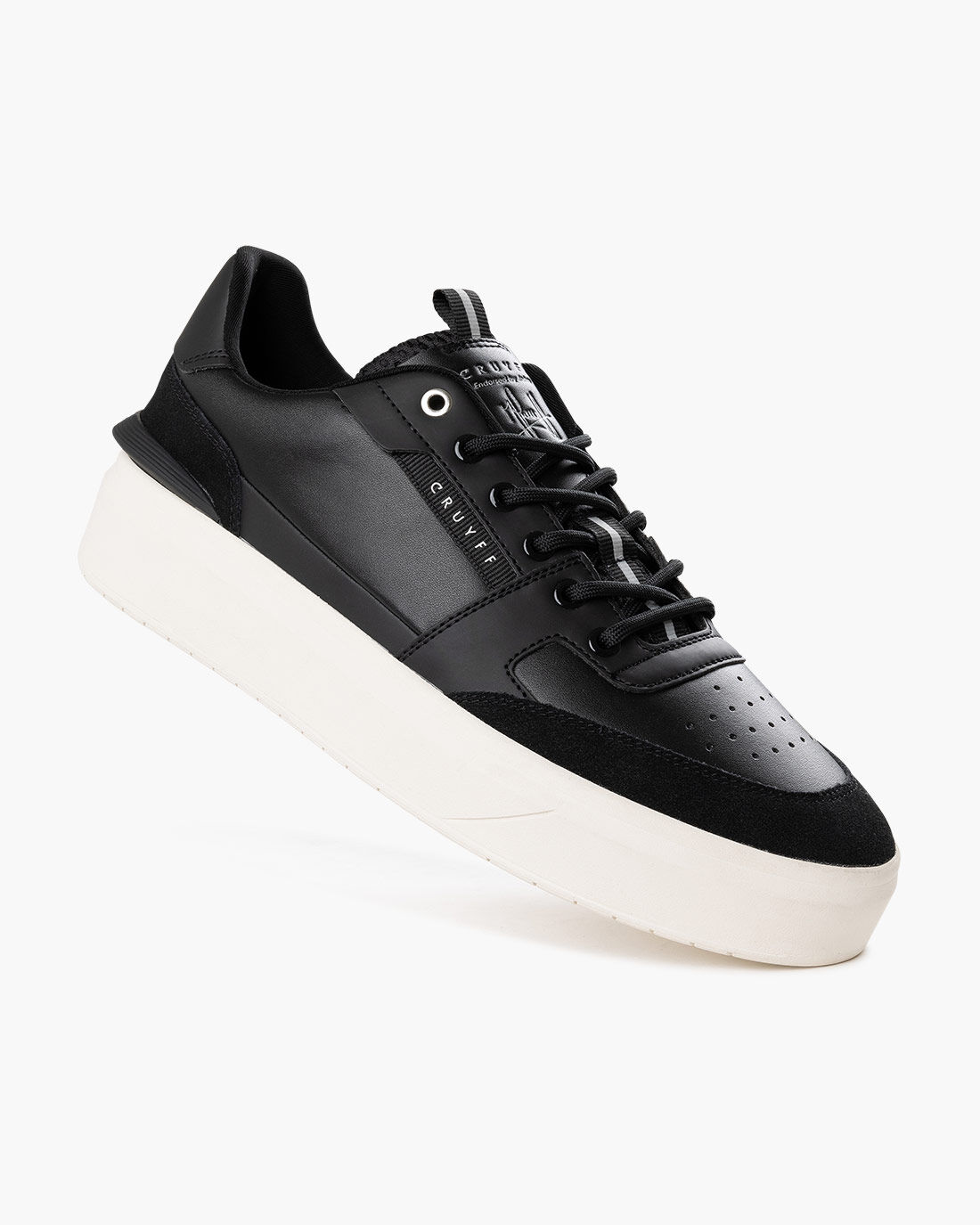 Cruyff shoes black top